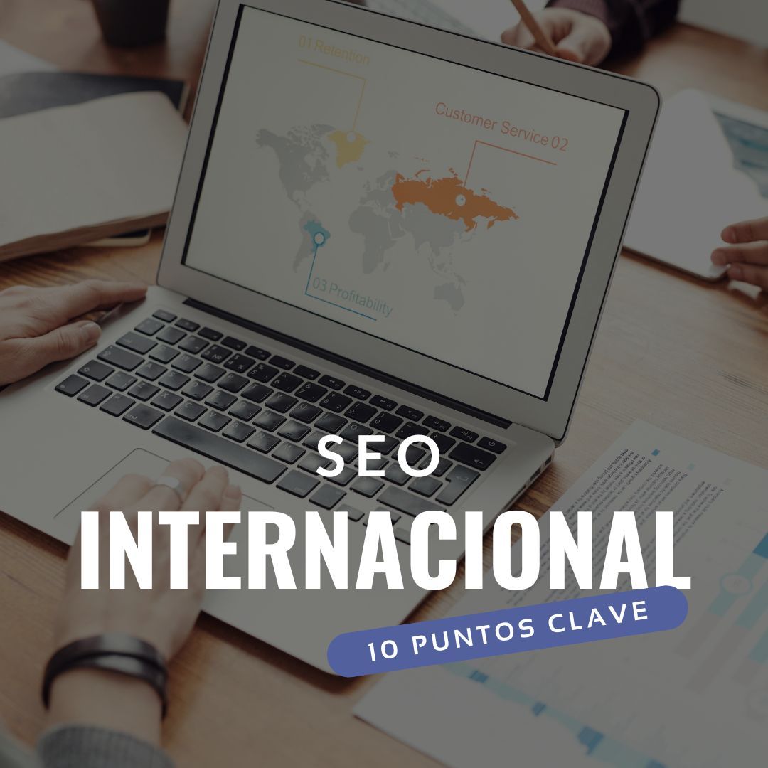 Claves de SEO Internacional. Ordenador portátil con mapamundi